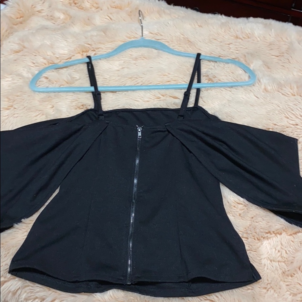 SOLD!!! Cold Shoulder Black Top NWOT - Picture 5 of 12